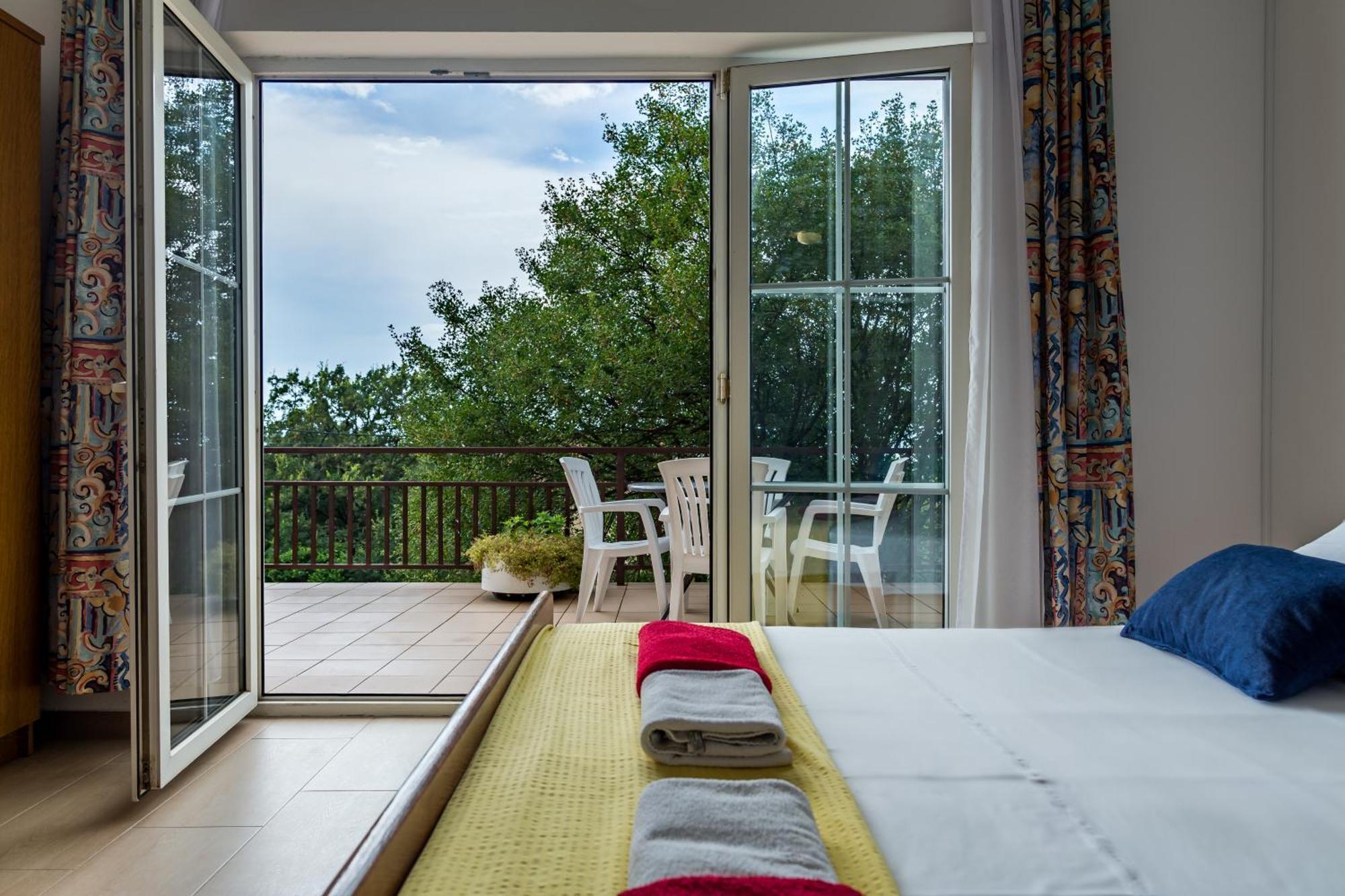 Apartments Claudia Šmrika Екстериор снимка