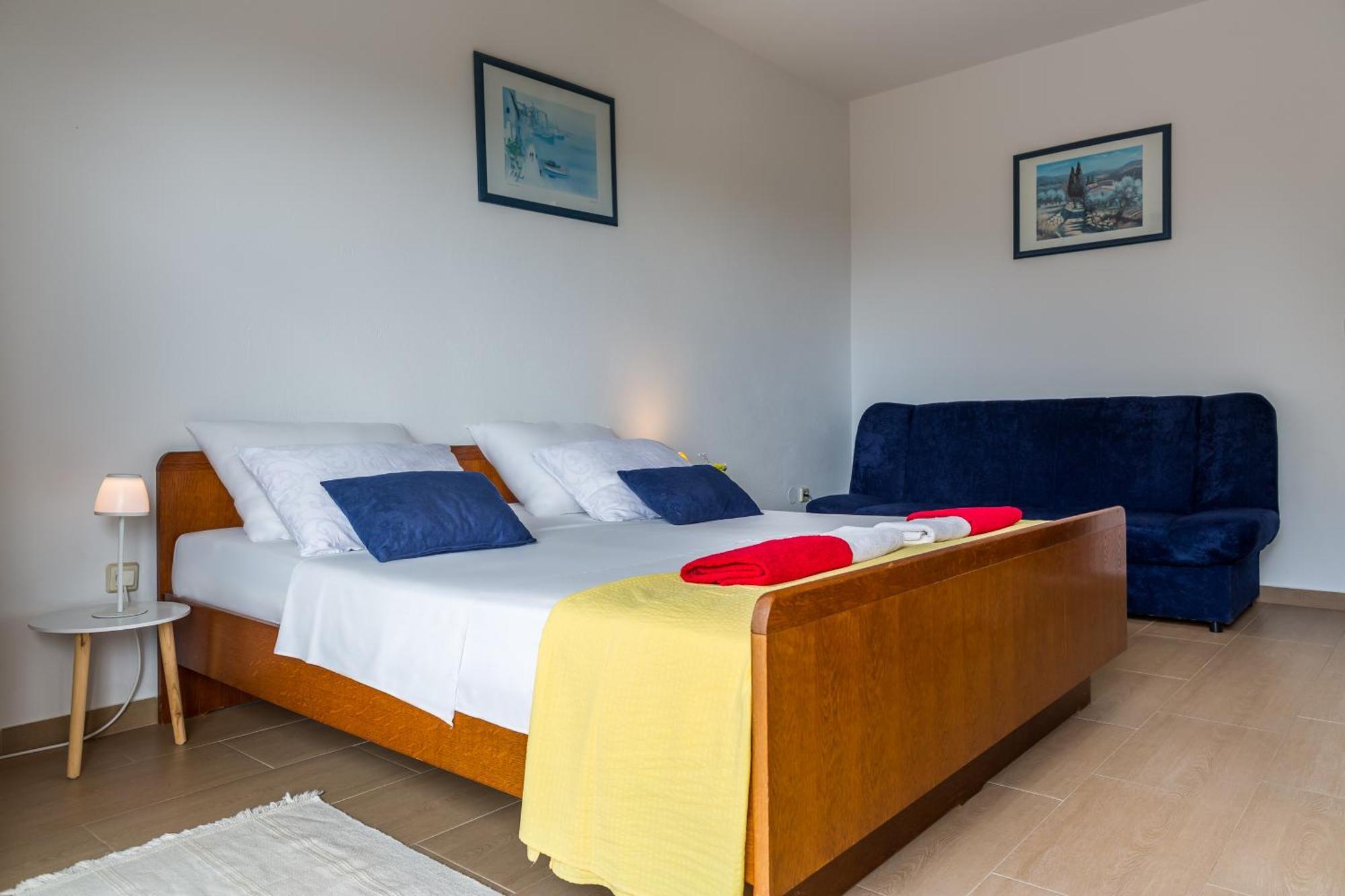 Apartments Claudia Šmrika Екстериор снимка