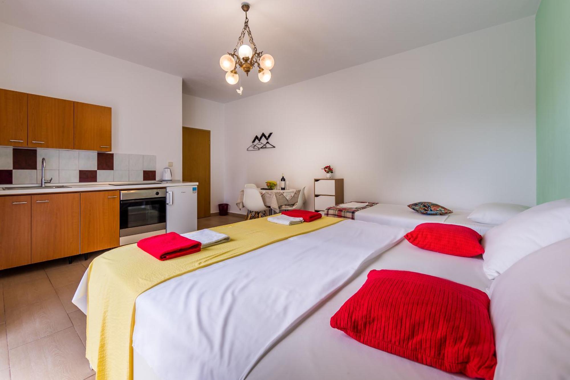 Apartments Claudia Šmrika Екстериор снимка