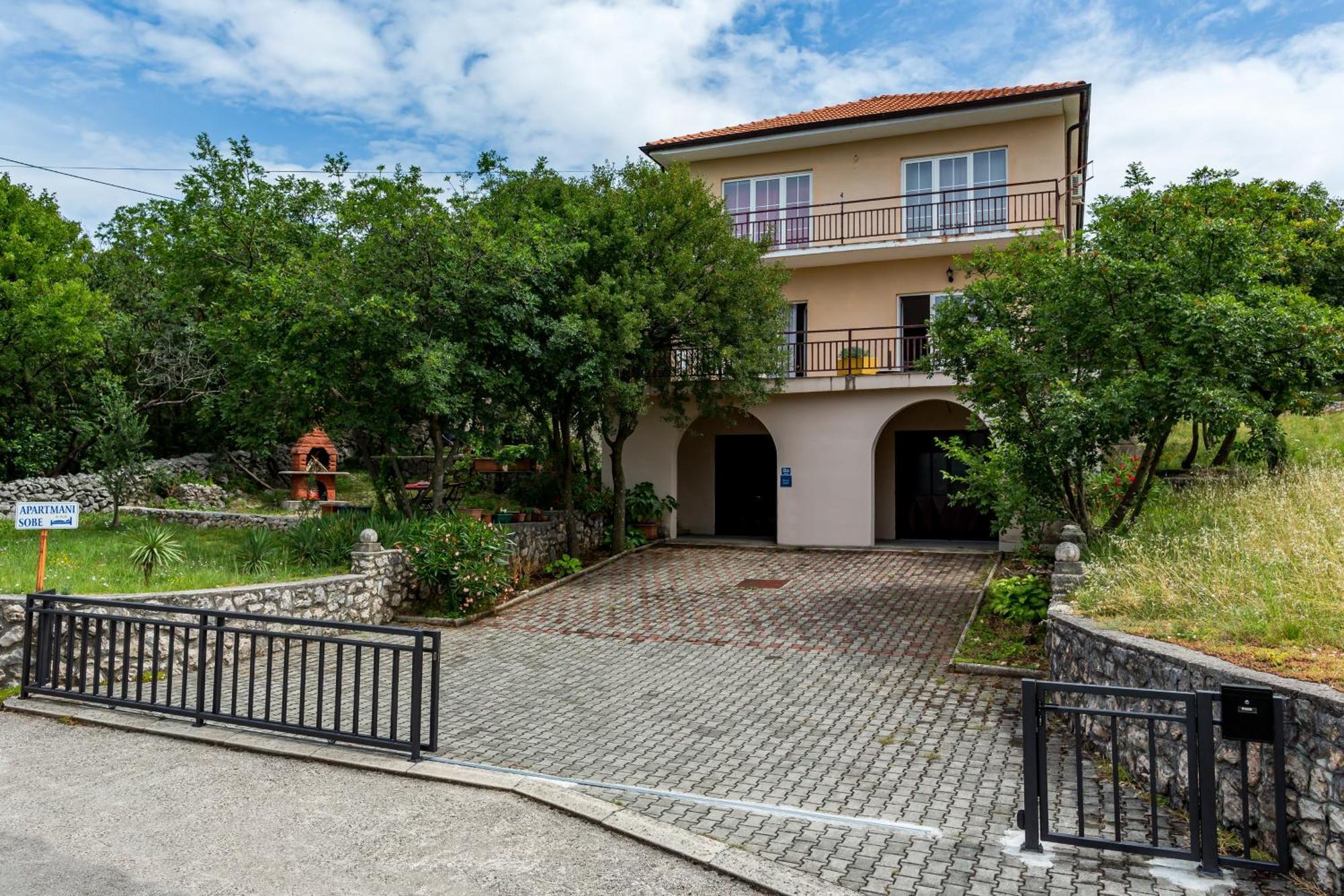 Apartments Claudia Šmrika Екстериор снимка