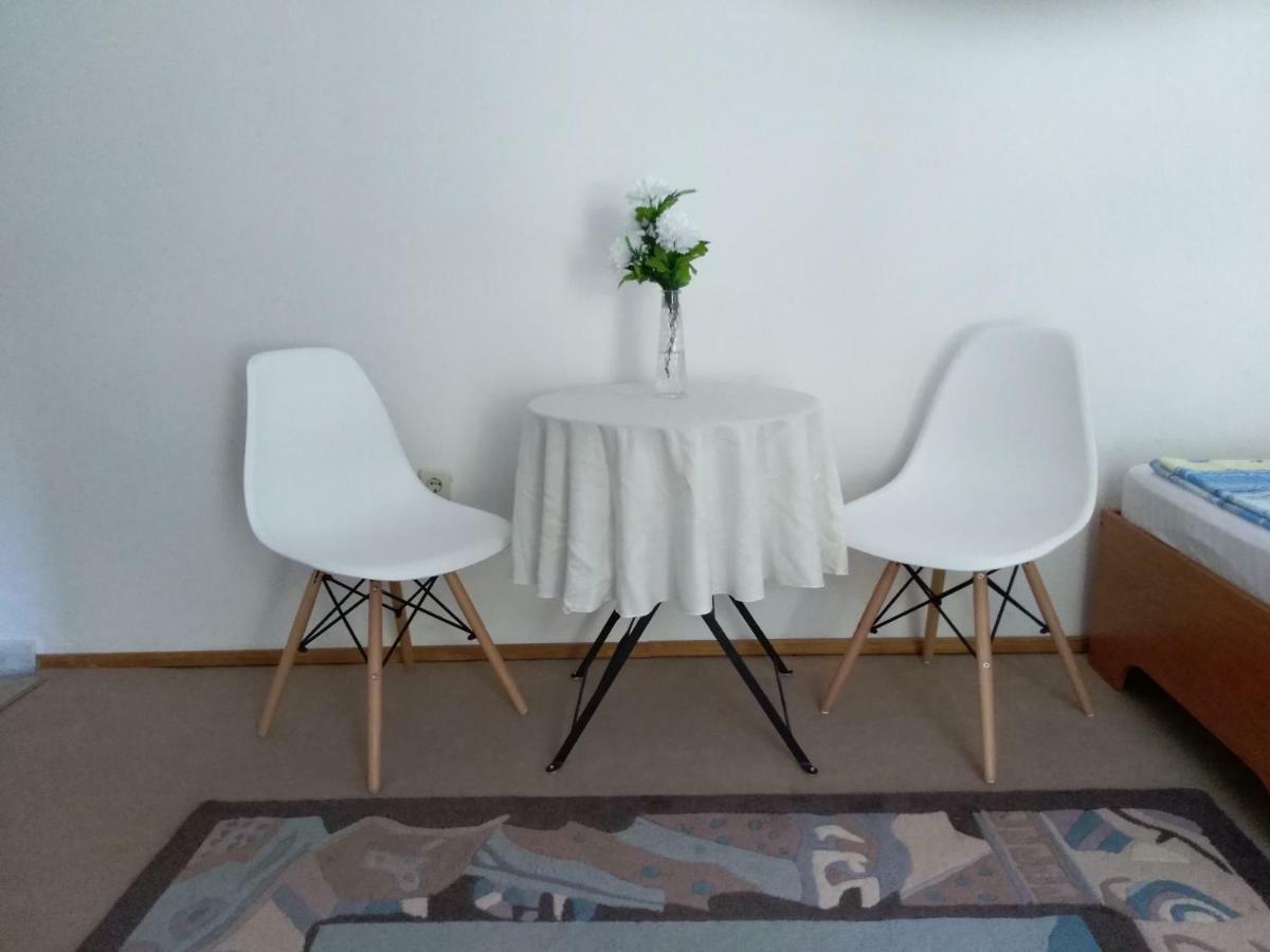 Apartments Claudia Šmrika Стая снимка